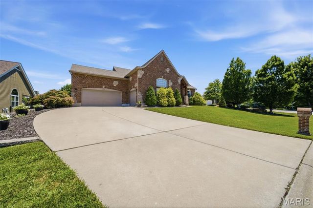 302 Crystal Brook Court, Lake St Louis, MO 63367