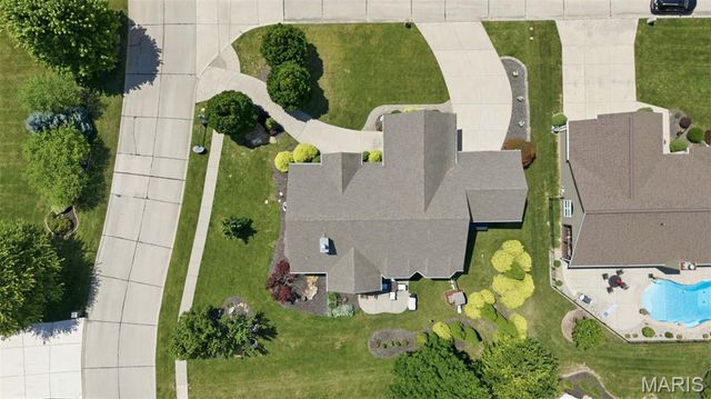 302 Crystal Brook Court, Lake St Louis, MO 63367