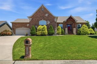 302 Crystal Brook Court, Lake St Louis, MO 63367