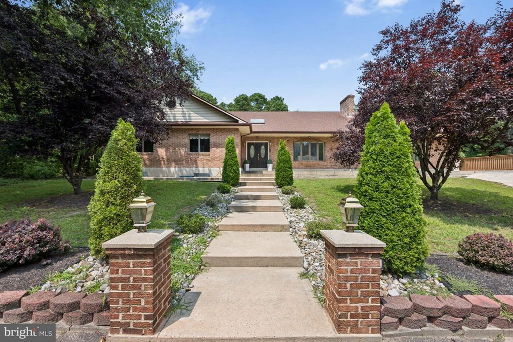 400 NEW RD, Southampton, NJ 08088
