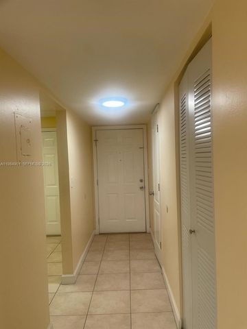 8600 SW 109th Ave 4-220, Miami, FL 33173