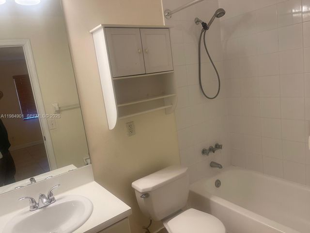 8600 SW 109th Ave 4-220, Miami, FL 33173