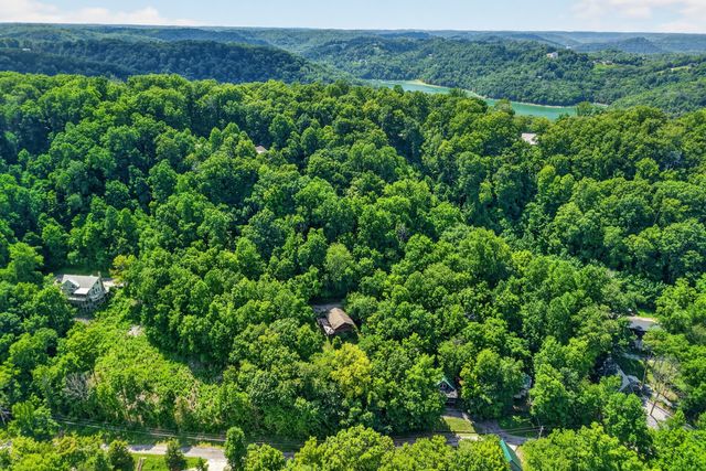 214 Mullican Dr, Smithville, TN 37166