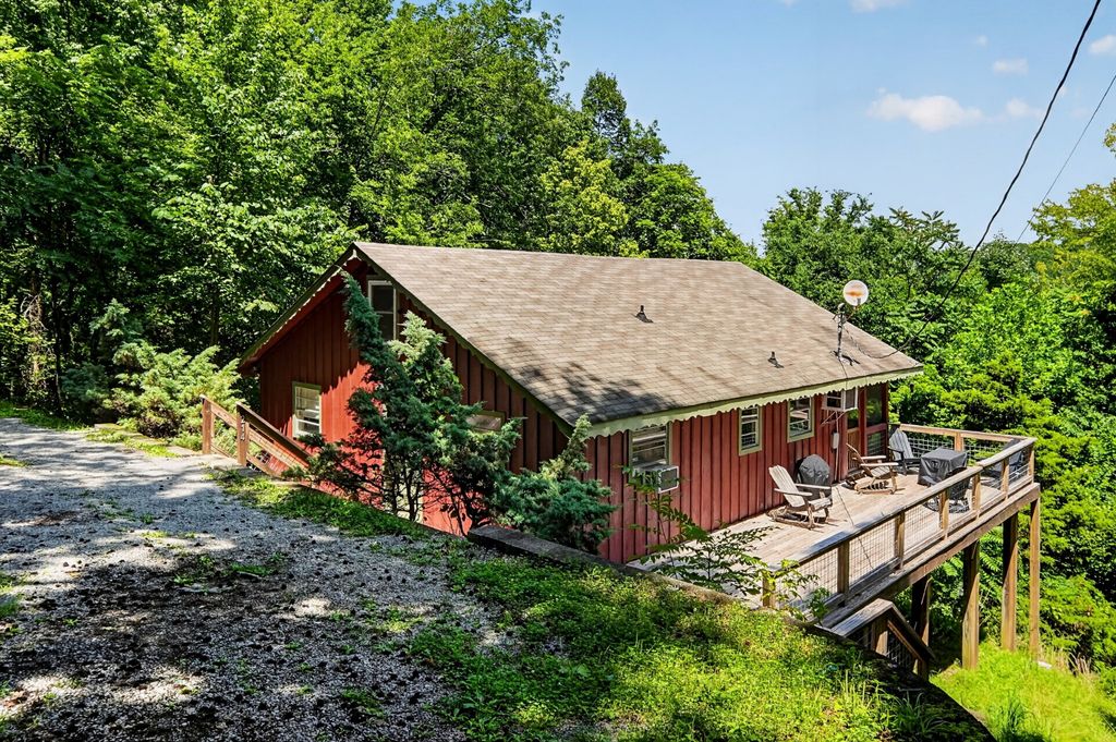 214 Mullican Dr, Smithville, TN 37166