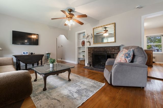 6 Longview Ter, Methuen, MA 01844