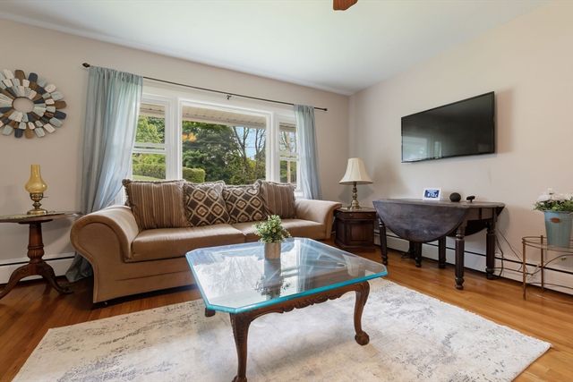6 Longview Ter, Methuen, MA 01844