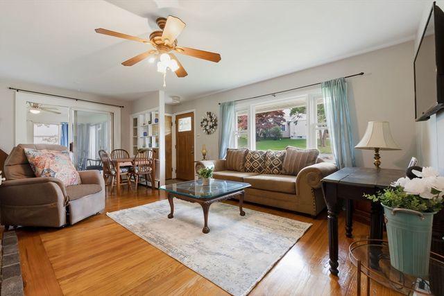 6 Longview Ter, Methuen, MA 01844