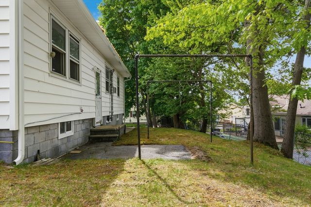 6 Longview Ter, Methuen, MA 01844
