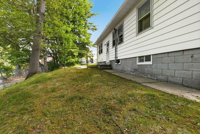6 Longview Ter, Methuen, MA 01844