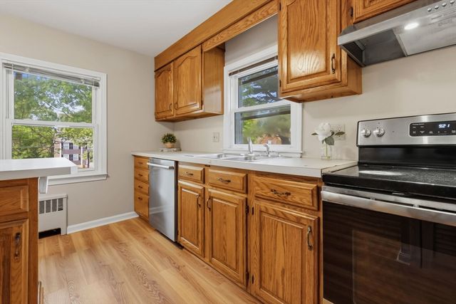 6 Longview Ter, Methuen, MA 01844