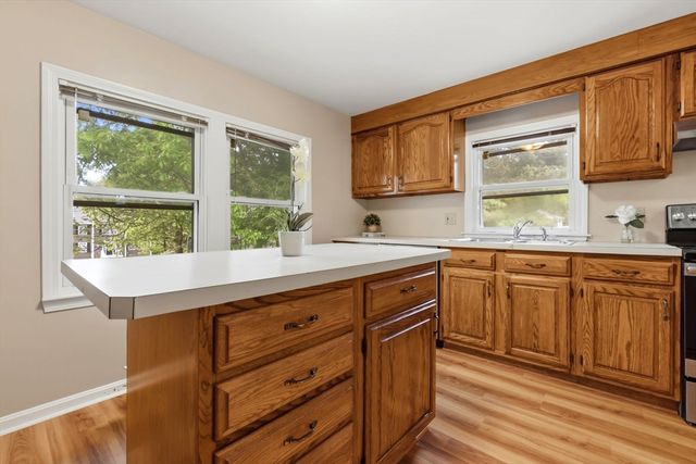 6 Longview Ter, Methuen, MA 01844