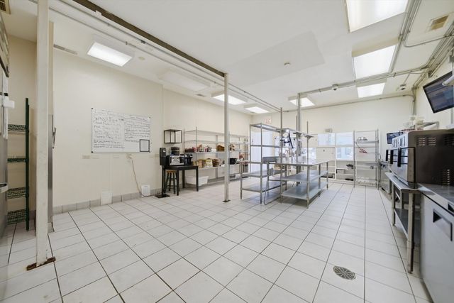 907 N DAMEN Avenue 101, Chicago, IL 60622