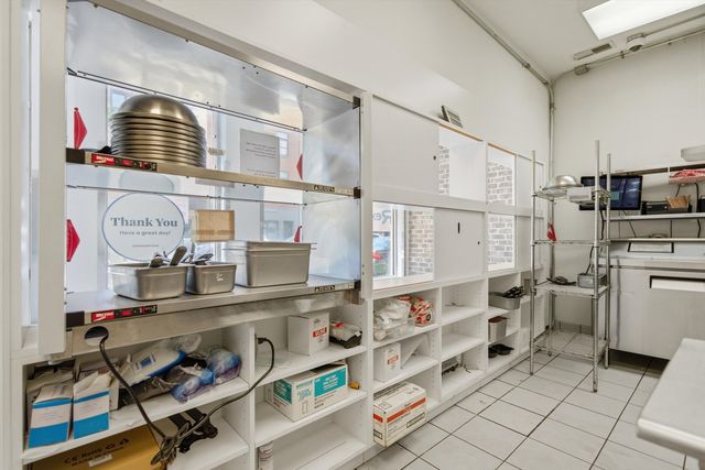 907 N DAMEN Avenue 101, Chicago, IL 60622