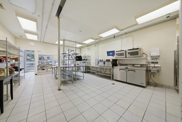 907 N DAMEN Avenue 101, Chicago, IL 60622