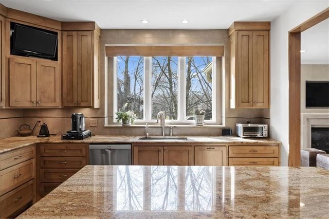 4001 W 126 Street, Leawood, KS 66209