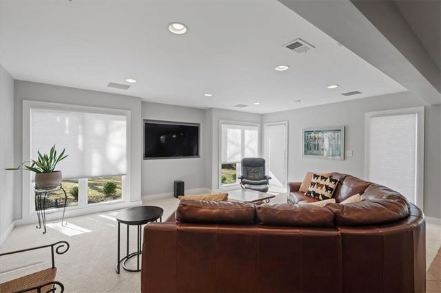 4001 W 126 Street, Leawood, KS 66209