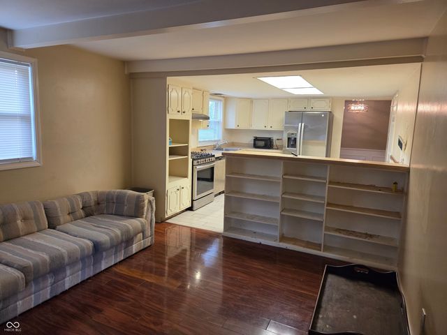 1936 W 74th Street, Indianapolis, IN 46260