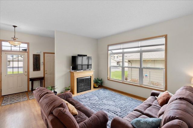 828 Winsome Way NW, Isanti, MN 55040