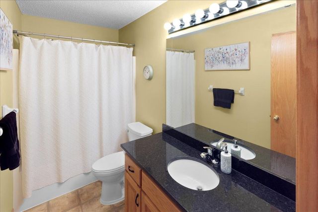 828 Winsome Way NW, Isanti, MN 55040