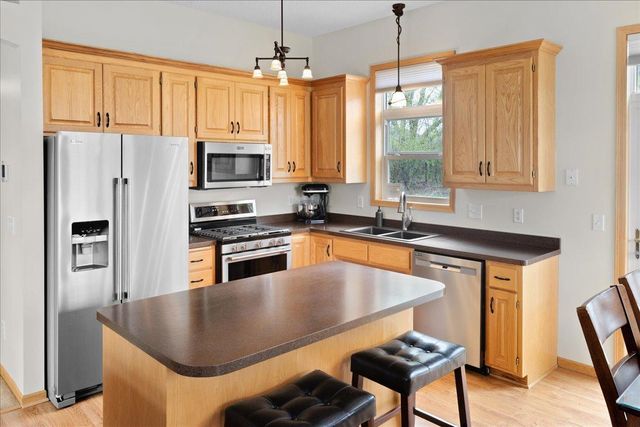 828 Winsome Way NW, Isanti, MN 55040