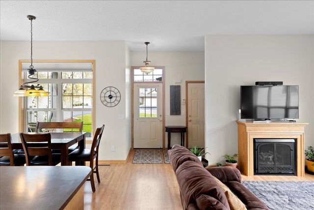 828 Winsome Way NW, Isanti, MN 55040