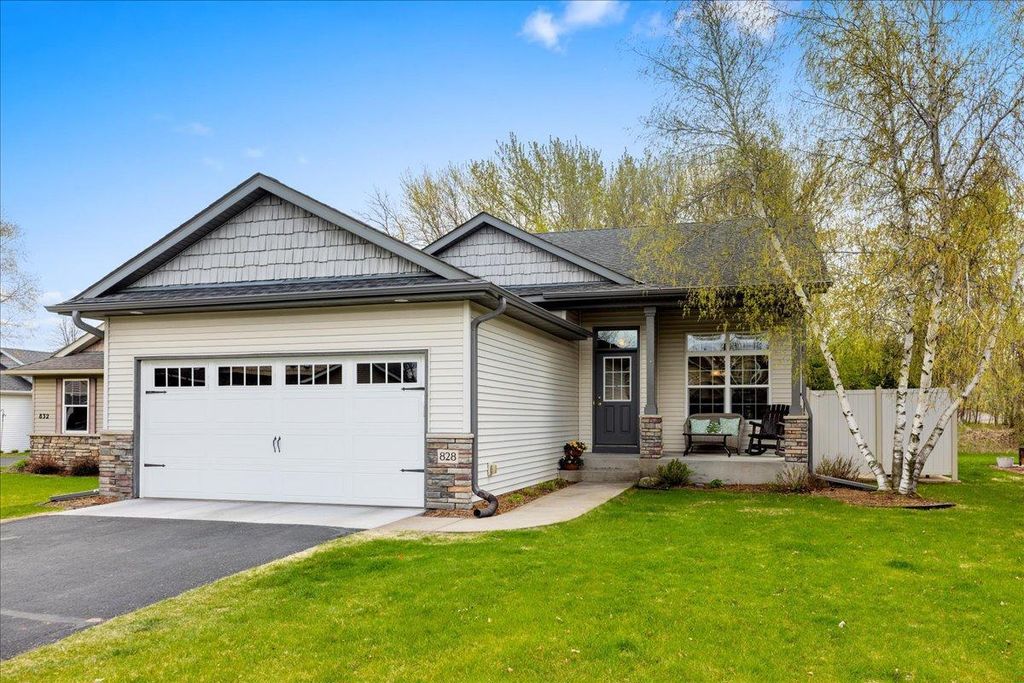 828 Winsome Way NW, Isanti, MN 55040