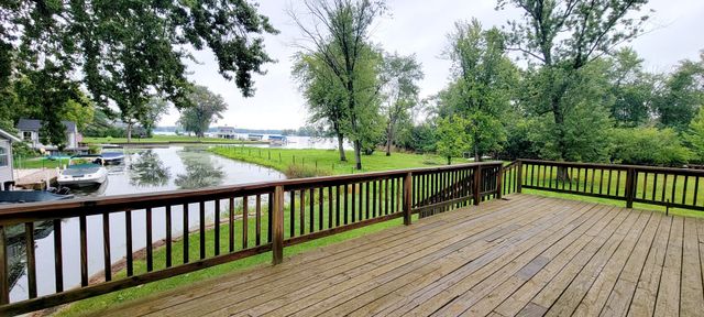 41511 N Country Club Drive, Antioch, IL 60002