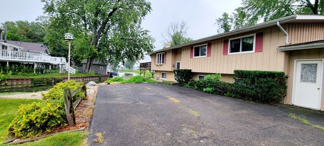 41511 N Country Club Drive, Antioch, IL 60002