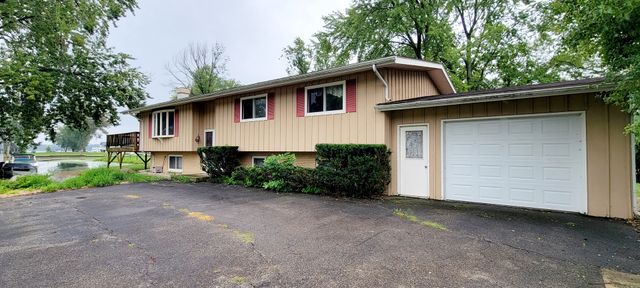 41511 N Country Club Drive, Antioch, IL 60002