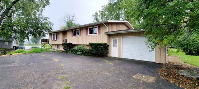 41511 N Country Club Drive, Antioch, IL 60002