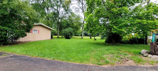 41511 N Country Club Drive, Antioch, IL 60002