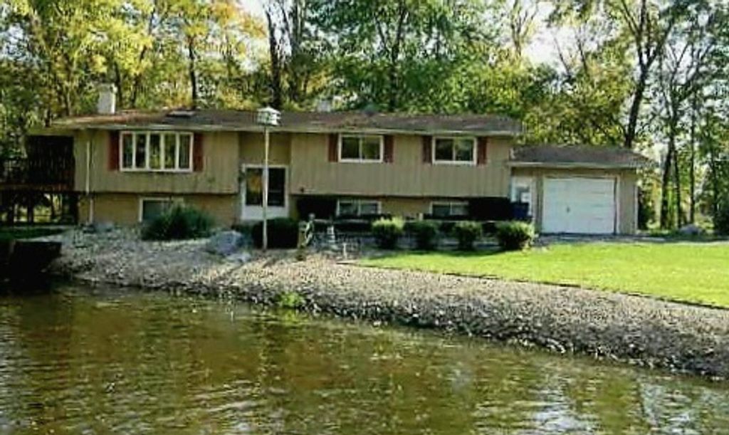 41511 N Country Club Drive, Antioch, IL 60002