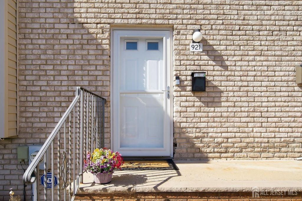 921 Robin Road, Hillsborough, NJ 08844