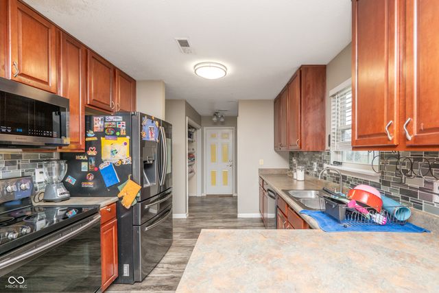 10211 Gate Drive, Indianapolis, IN 46239