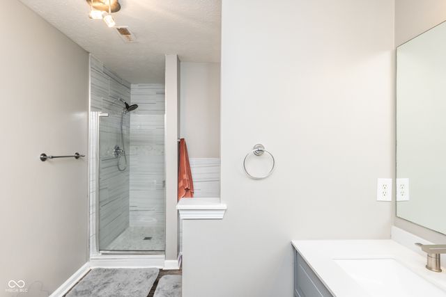 10211 Gate Drive, Indianapolis, IN 46239