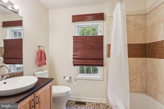 296 SHARON RD, Robbinsville, NJ 08691