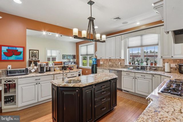 296 SHARON RD, Robbinsville, NJ 08691