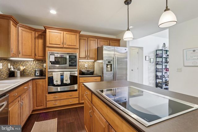 296 SHARON RD, Robbinsville, NJ 08691