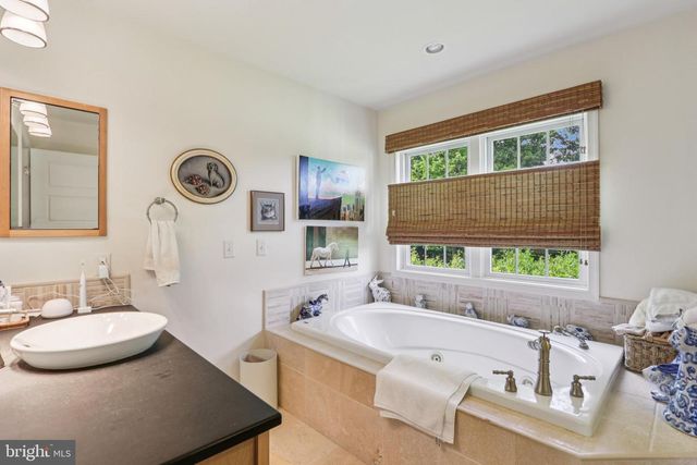 296 SHARON RD, Robbinsville, NJ 08691