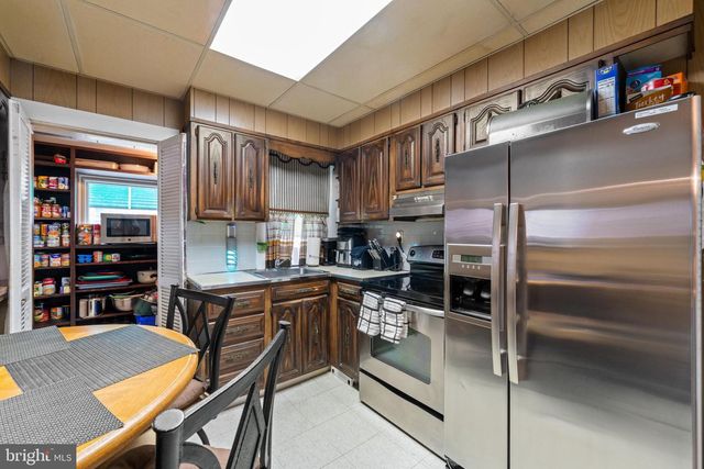 5868 N 6TH ST, Philadelphia, PA 19120