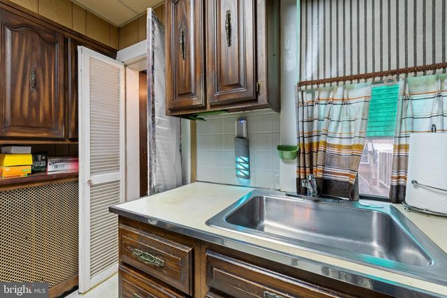 5868 N 6TH ST, Philadelphia, PA 19120