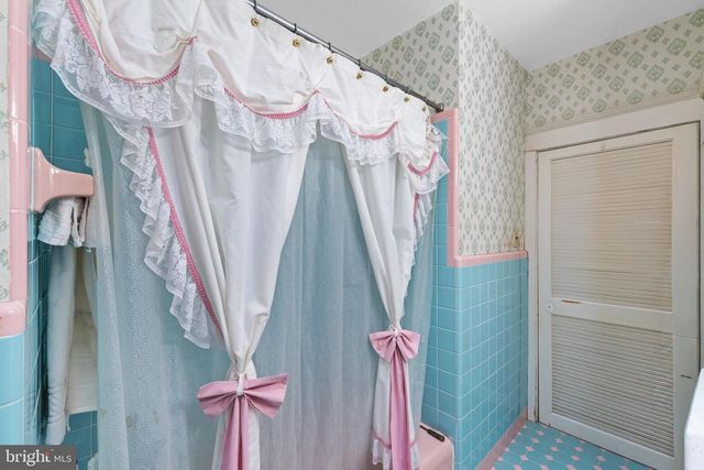 5868 N 6TH ST, Philadelphia, PA 19120