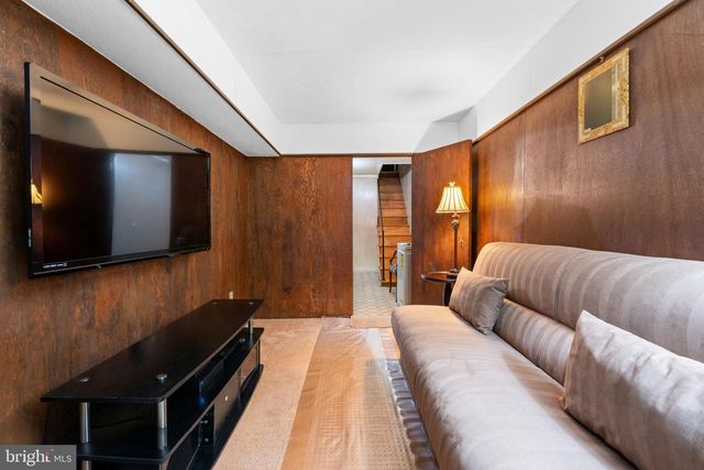 5868 N 6TH ST, Philadelphia, PA 19120