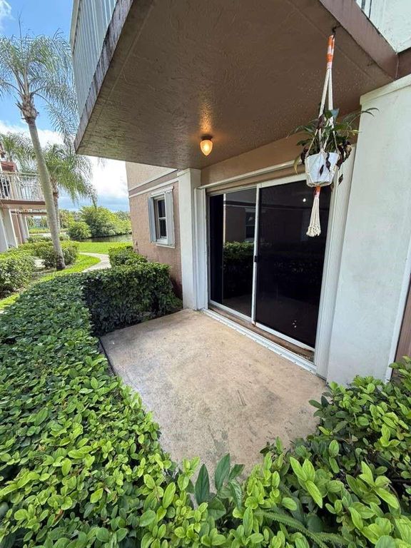 11250 SW 13th St 104, Pembroke Pines, FL 33025