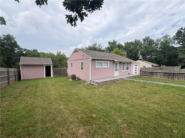 9122 Askew Avenue, Kansas City, MO 64132