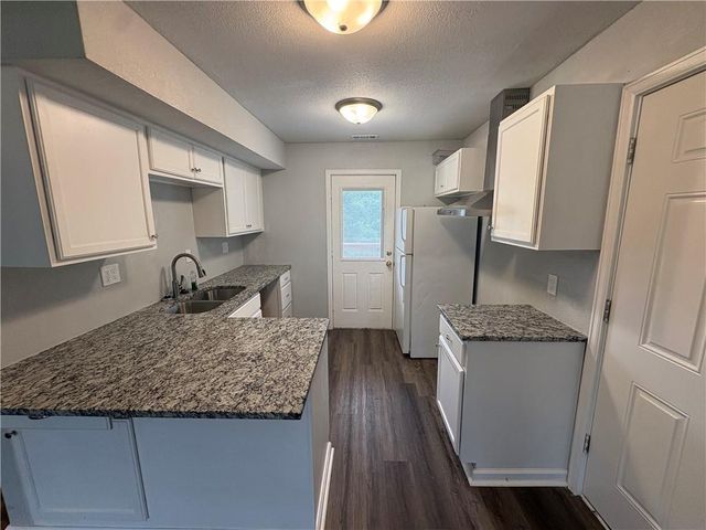9122 Askew Avenue, Kansas City, MO 64132