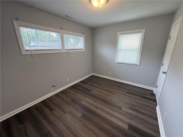 9122 Askew Avenue, Kansas City, MO 64132