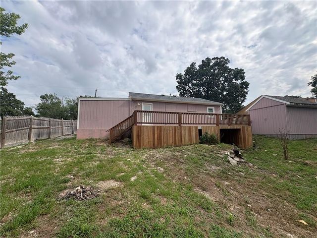 9122 Askew Avenue, Kansas City, MO 64132