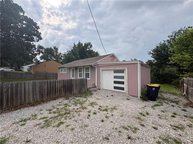 9122 Askew Avenue, Kansas City, MO 64132