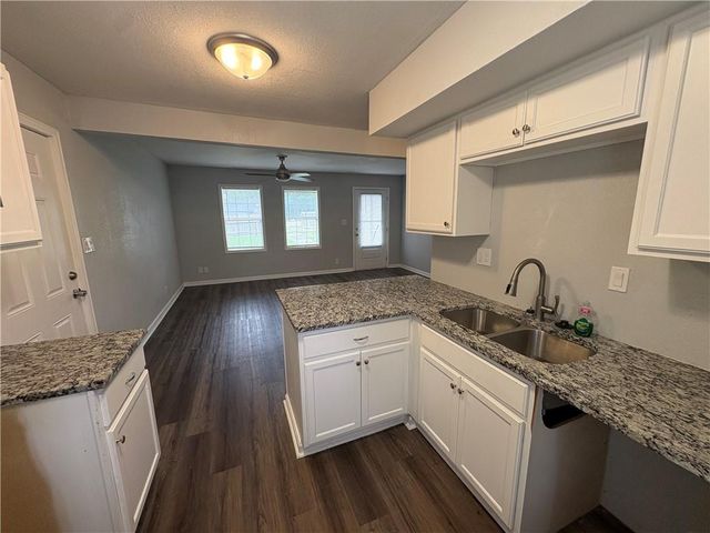 9122 Askew Avenue, Kansas City, MO 64132